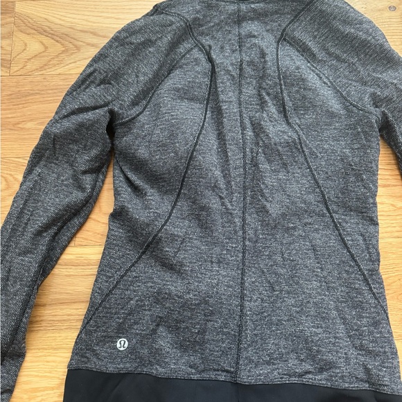 Lulu Lemon Quarter Zip Performance - Picture 5 of 5